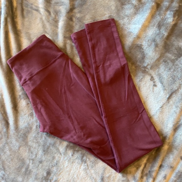 Lulu Lemon maroon leggings with hidden pocket - Picture 4 of 6